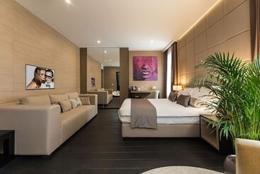 Pensão Dominic Smart & Luxury Suites Republic Square