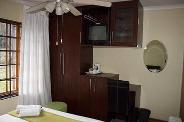 Пансион Ebony And Ivory