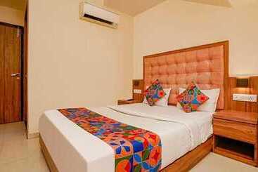 Hotel Fabexpress Emerald Inn