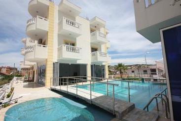 هتل Relax Apartments Ksamil