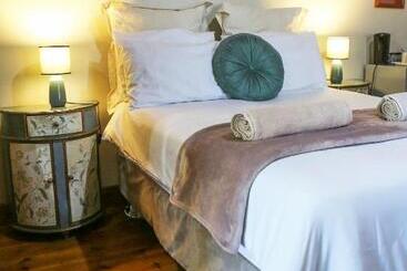 Hotel Mr Pell S House Self Catering Accommodation