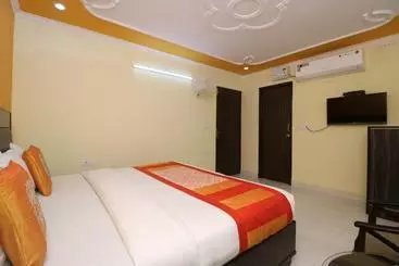 Oyo 9809 Hotel Shree Residency