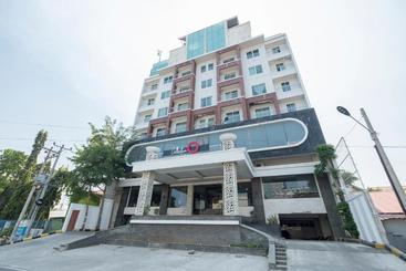 Hotell Collection O 19 Grand Malebu Makassar