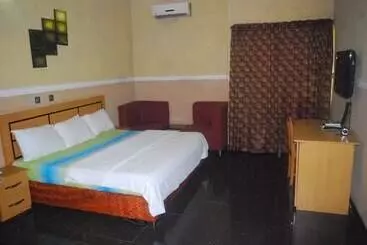 هتل Ritzcarinton Suites