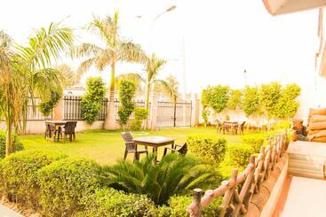 فندق Shagun Residency Behror