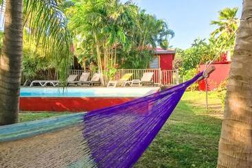 هاستل Sunset Surf Camp