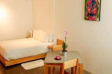 Отель Agrado Guest House