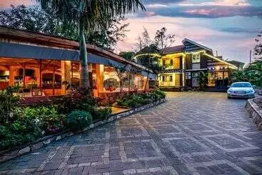 Resort Saffron Beach Bistro & Cottages