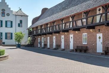 住宿加早餐  Burg Heimerzheim