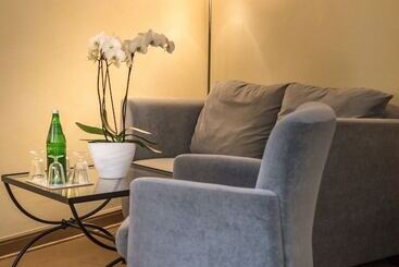 تختخواب و صبحانه Burg Heimerzheim