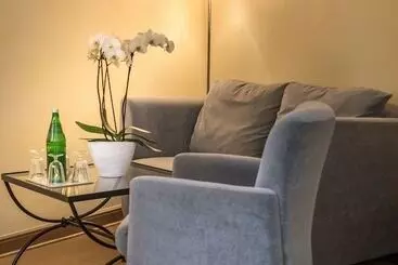 Aamiaismajoitus (B&B) Burg Heimerzheim