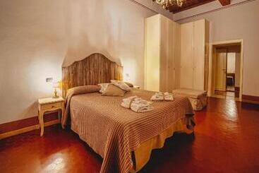 تختخواب و صبحانه De  Montetini