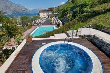 تختخواب و صبحانه Villa Treccani Apartments