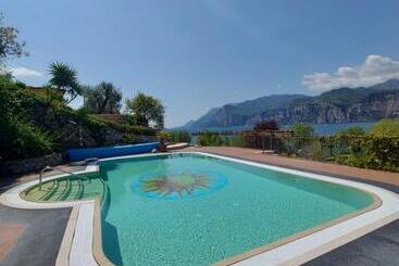 Nocleg ze śniadaniem Villa Treccani Apartments