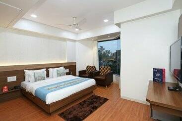 בית מלון כפרי Renovos  Riviera