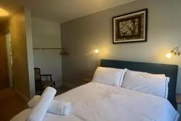 Annie May S Bar, B&b