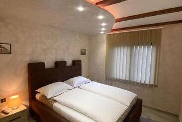 Motel Pizzeria Antic's