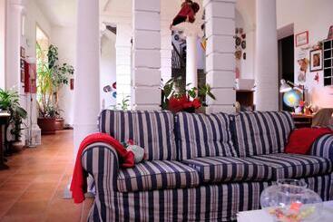 Villa Gherardi   B&b E Hostel