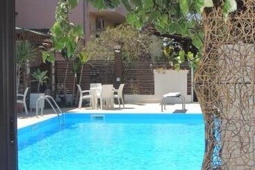 All'ombra Del Noce B&b