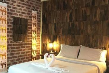 הוסטל Baan Thai Homestay By Bgb Villas