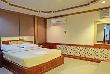 هتل Bypass And Resort