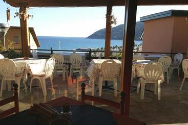 ホテル Albergo La Pineta