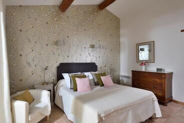 Отель Les Mazets De Marie De Jules