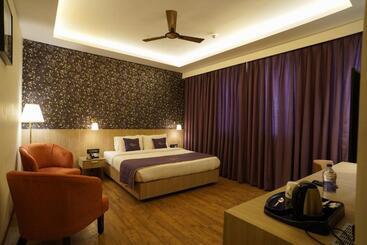 Отель Midtown Grand