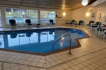 ホテル Spruceglen Inn