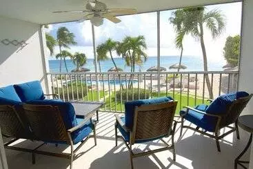 آپارتمان‌های توریست‌ها Aqua Bay Club Condos