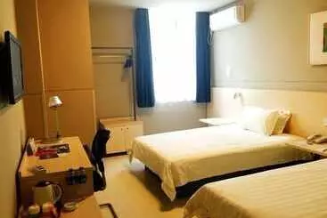 Hotelli Jinjiang Inn Guangzhou Sanyuanli Street Heyi Street