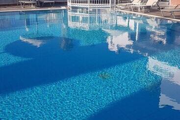 호텔 Zouboulia Apartments