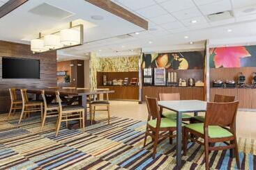 호텔 Fairfield Inn & Suites By Marriott Decatur At Decatur Conference Center