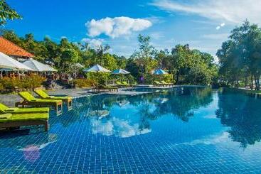 هتل Green Bay Phu Quoc Resort & Spa