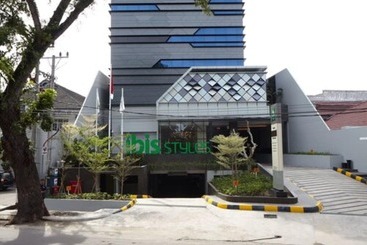 Otel Ibis Styles Medan Pattimura
