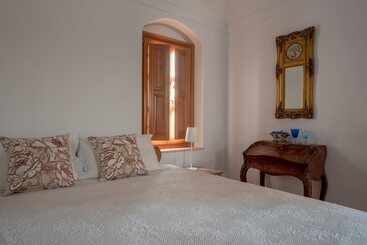 Hotel Lotus Cave Villa