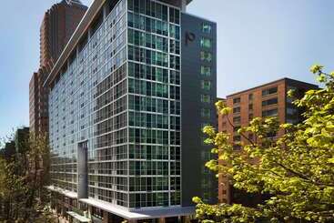 هتل The Porter Portland, Curio Collection By Hilton