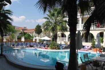Zante Plaza Hotel & Apartments