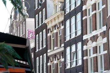 تختخواب و صبحانه Top Of The City