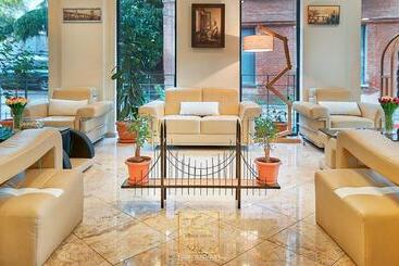 בית מלון כפרי Atrium Boutique