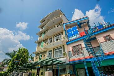 هتل Lakeside Pvt. Ltd