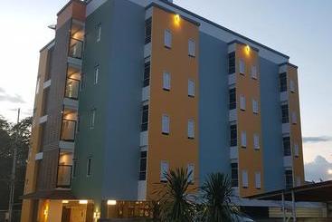 酒店 The Parawood Natrang