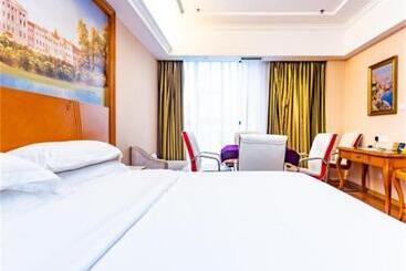 Vienna Hotel Guizhou Bijie Chuangmei Century City