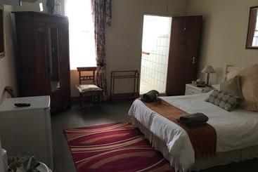 Bed and Breakfast Karoo Ouberg Guest Lodge