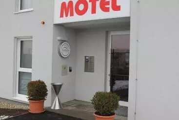 ベッドアンドブレックファースト Avia Motel Bisamberg