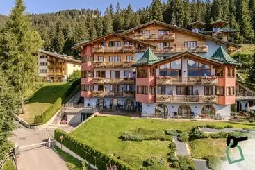 Hotelli Hotiday Room Collection   Campiglio Pradalago