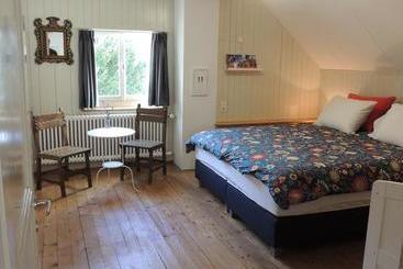 تختخواب و صبحانه Spring Inn