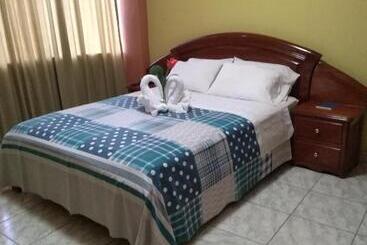 هتل El León De Oro