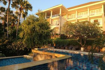 ホテル Amed Dream Ibus Beach Club