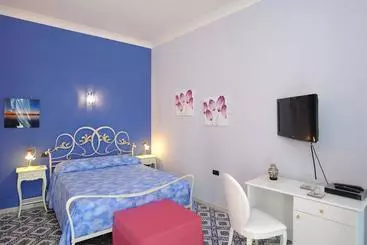 Hotel Auditorium Rooms